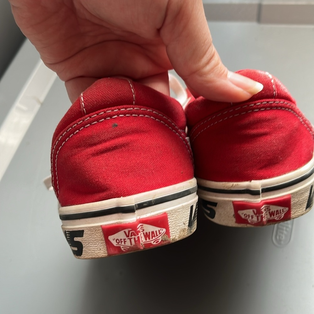 Red vans - Picture 2 of 5